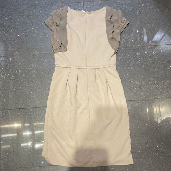 Small Esley Cream + Grey MIDI Dress - Picture 2 of 4